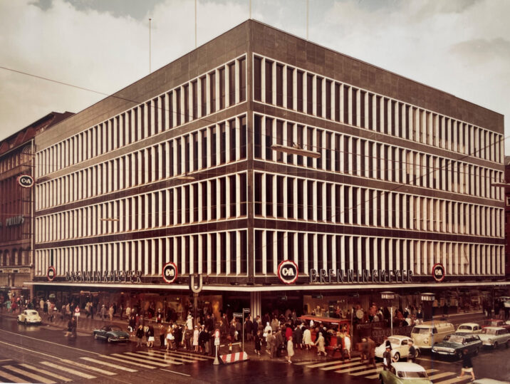 Historische Straßenansicht des C&A-Kaufhauses in Hamburg