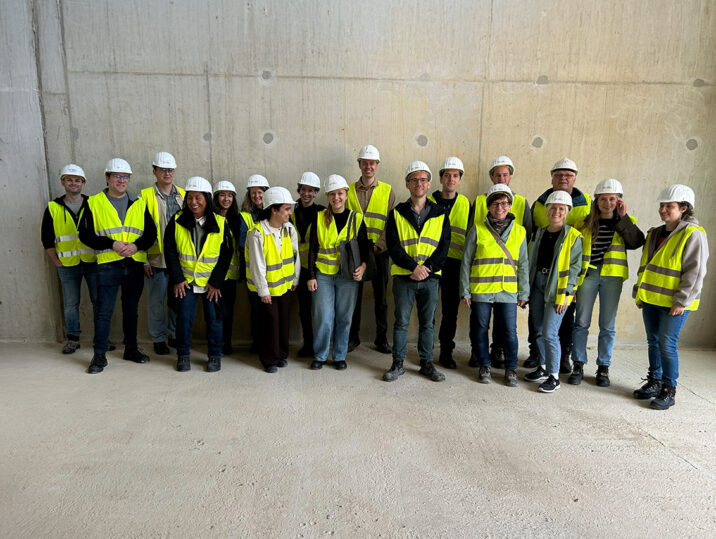 Team von Nattler Architekten bei der Baustellenbesichtigung des Ersatzneubaus NA an der Ruhr-Universität Bochum.