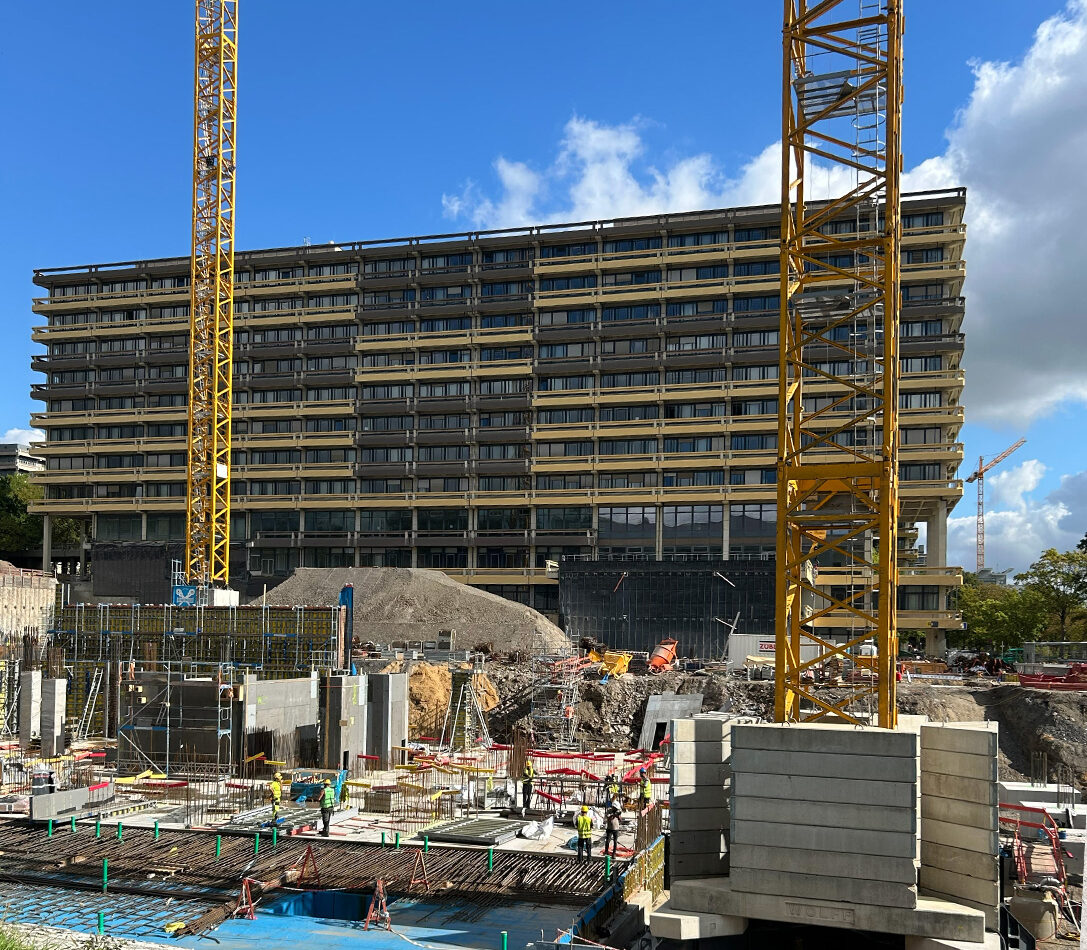 Blick auf den Ersatzneubau NA an der Ruhr-Universität Bochum während der Bauphase.